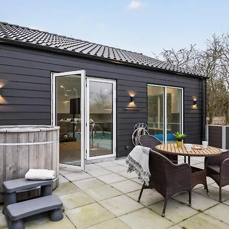 Beach Front Home In Hadsund With Sauna Ferienhaus *